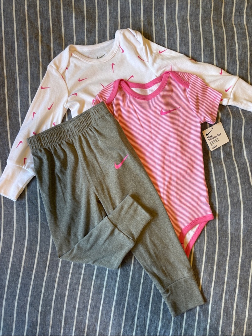 NWT Nike Baby 3-Piece Set - Pink & Gray Size 24 Months